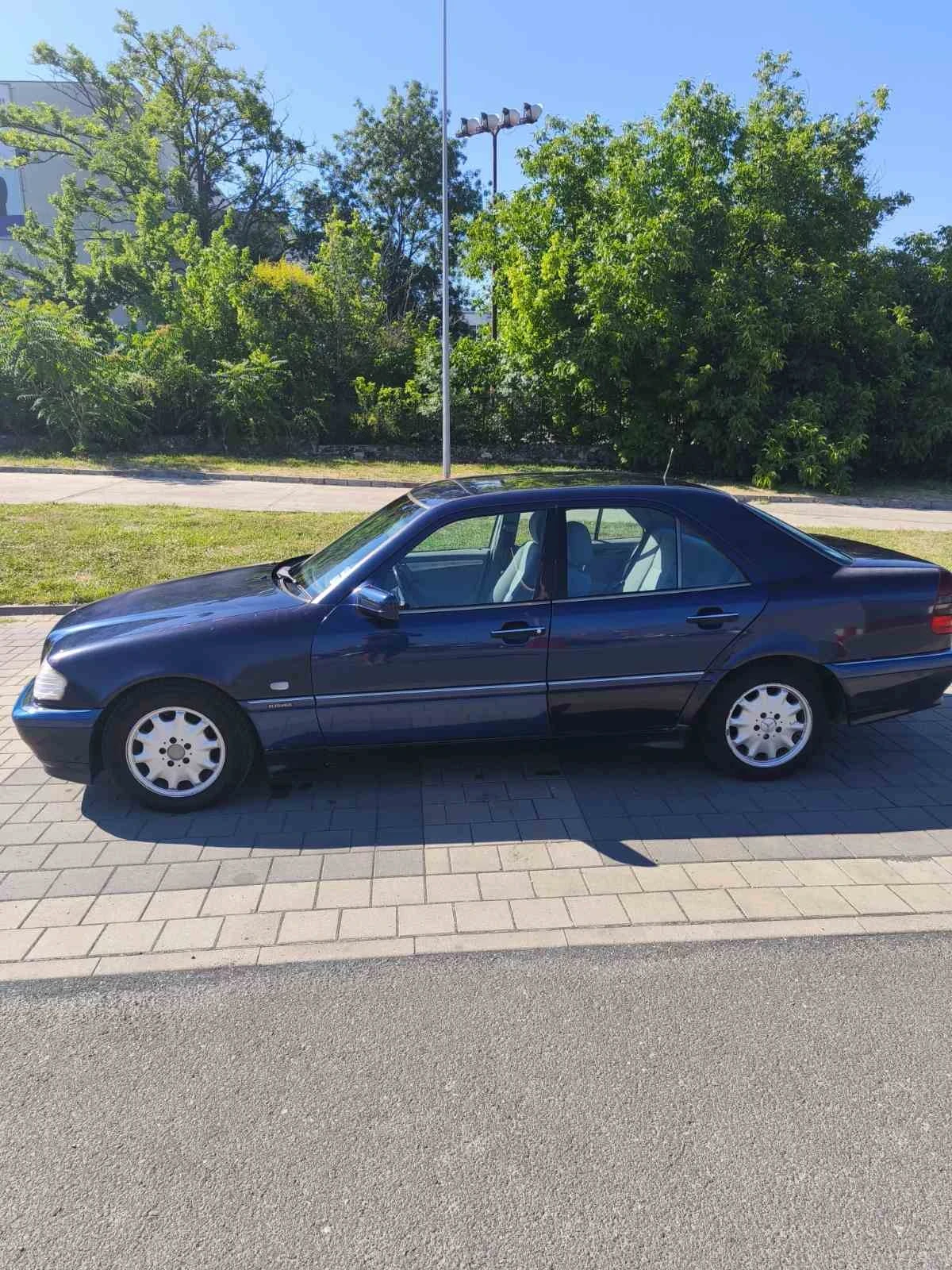 Mercedes-Benz C 220
