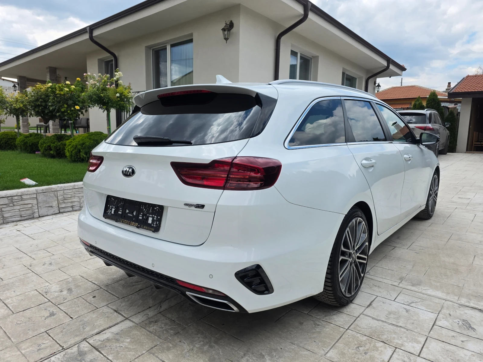 Kia Ceed 1.5 Т GT-PLUS LINE, снимка 5 - Автомобили и джипове - 55671672