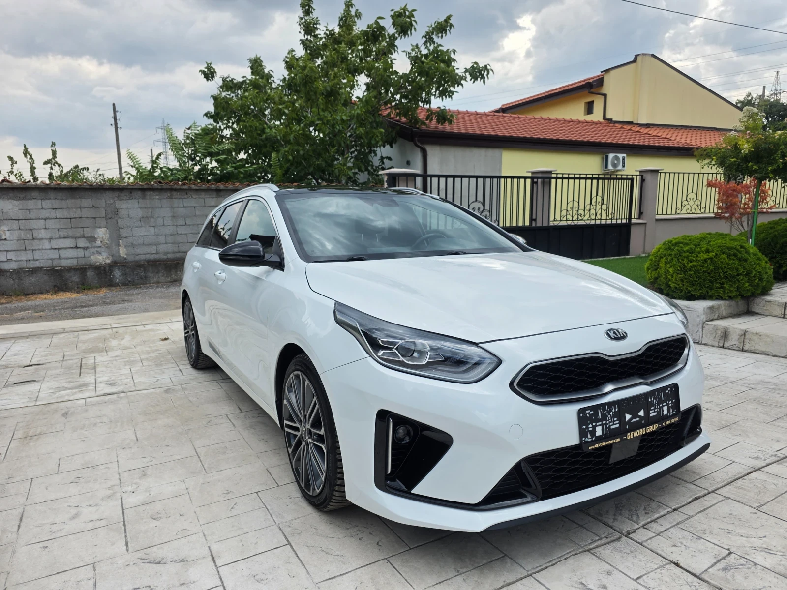 Kia Ceed 1.5 Т GT-PLUS LINE, снимка 3 - Автомобили и джипове - 55671672