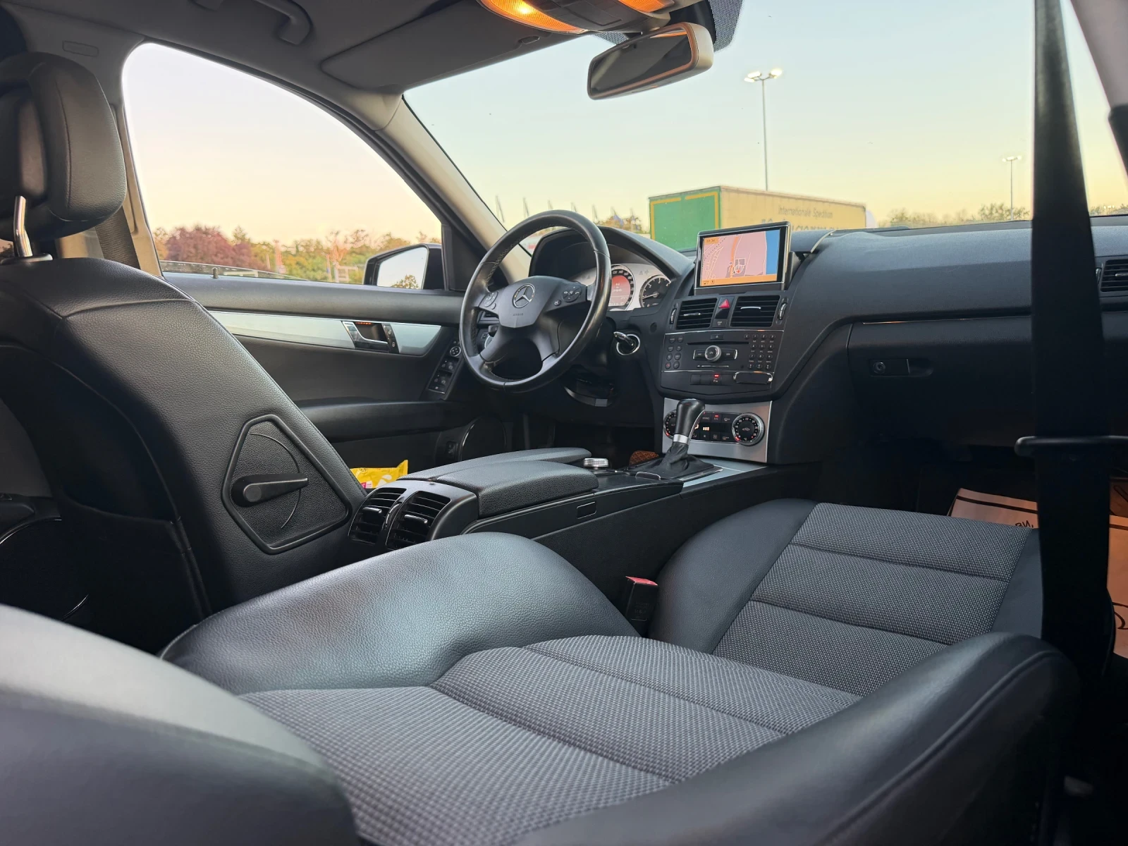 Mercedes-Benz C 220 CDI/AVANGARDE/АВТОМАТИК/НАВИГАЦИЯ/УНИКАТ!, снимка 10 - Автомобили и джипове - 55993718