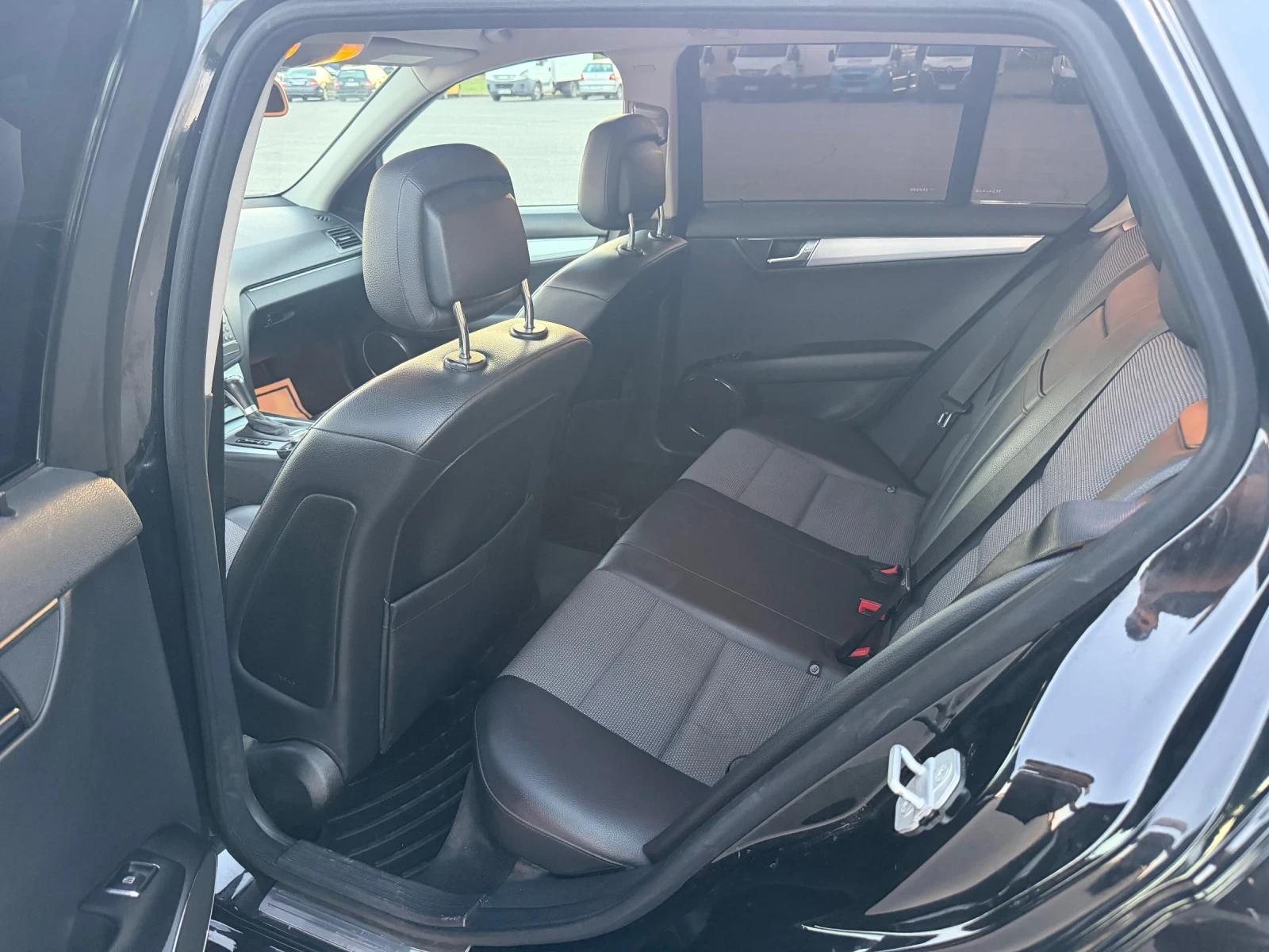 Mercedes-Benz C 220 CDI/AVANGARDE/АВТОМАТИК/НАВИГАЦИЯ/УНИКАТ!, снимка 16 - Автомобили и джипове - 55993718