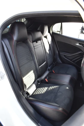Mercedes-Benz GLA 200 4MATIC* AMG-LINE* FULL-LED, снимка 13