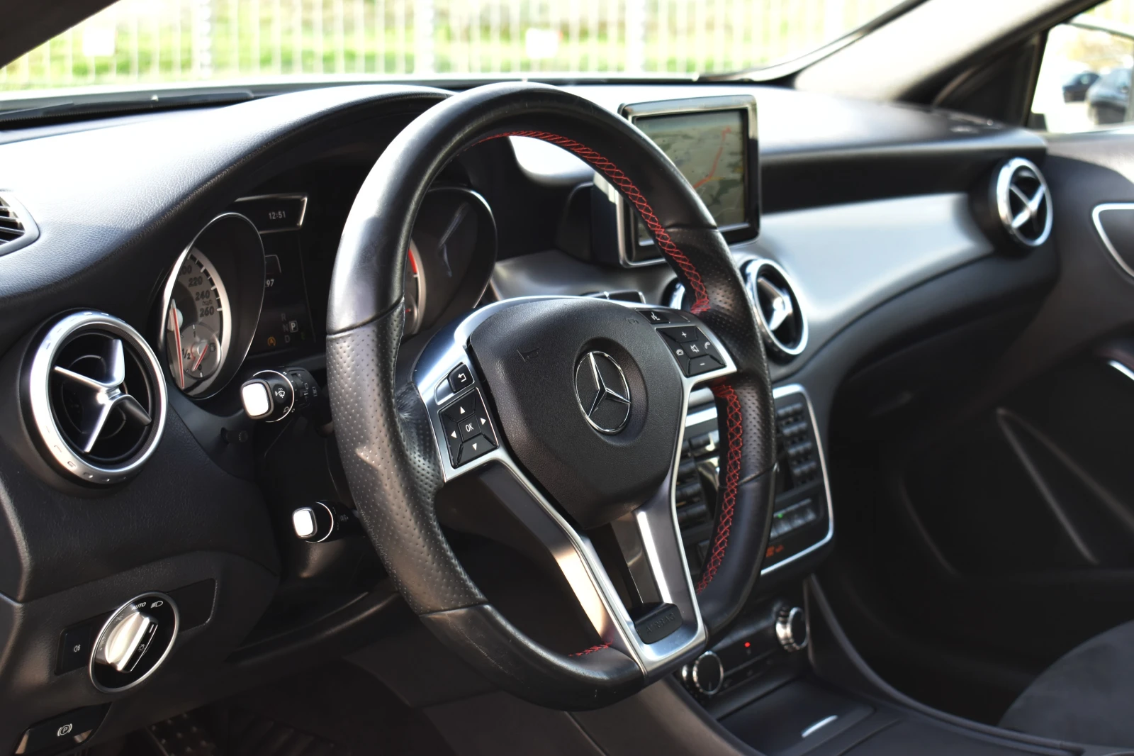 Mercedes-Benz GLA 200 4MATIC* AMG-LINE* FULL-LED - изображение 10