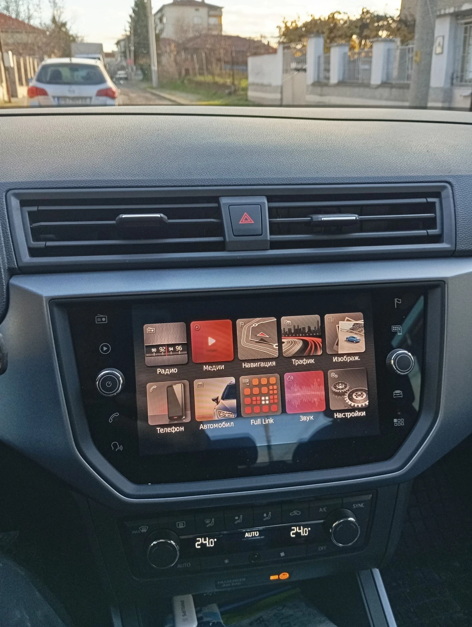 Seat Arona 1.6 TDI , снимка 5 - Автомобили и джипове - 53739551