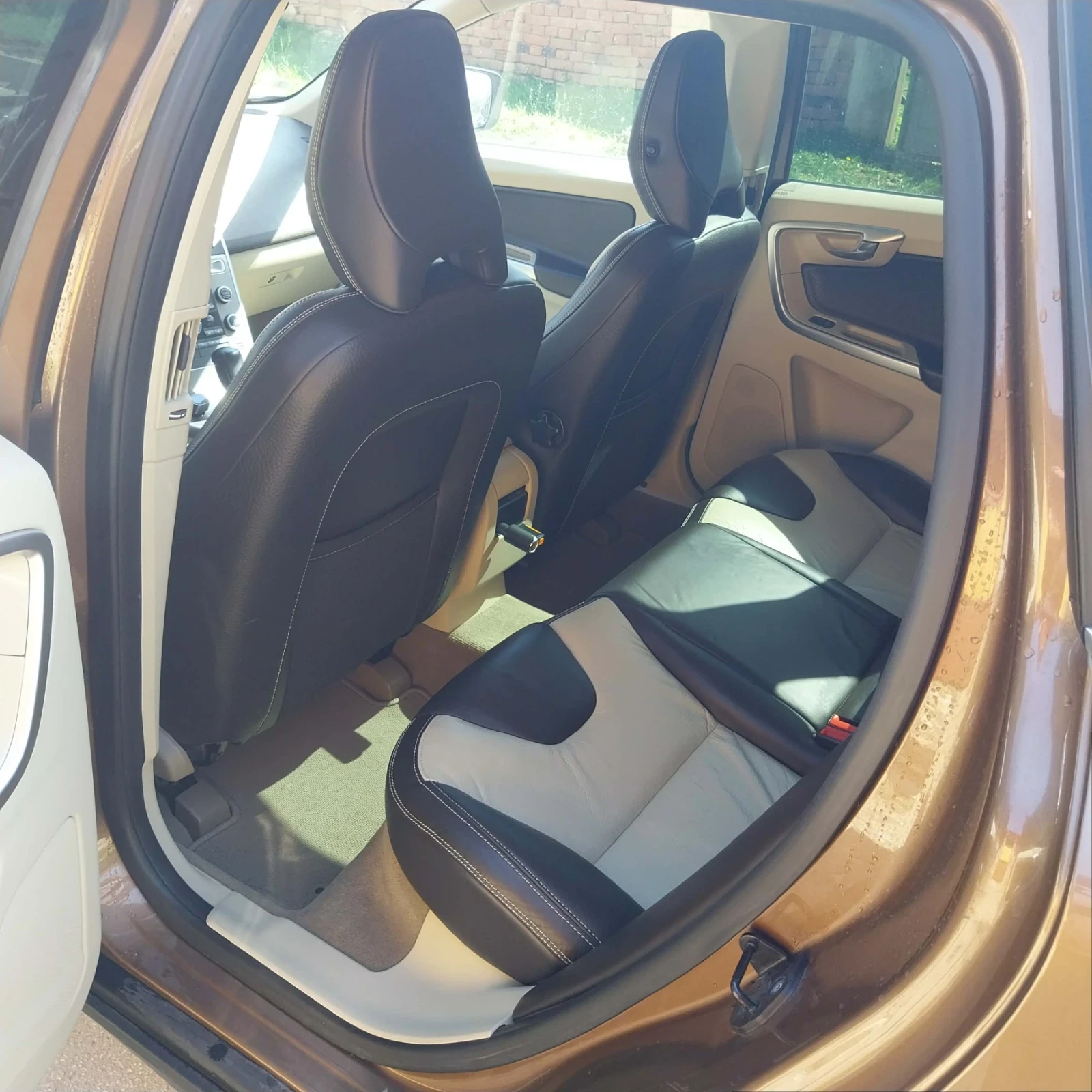 Volvo XC60 2.4 D5, снимка 11 - Автомобили и джипове - 54243335