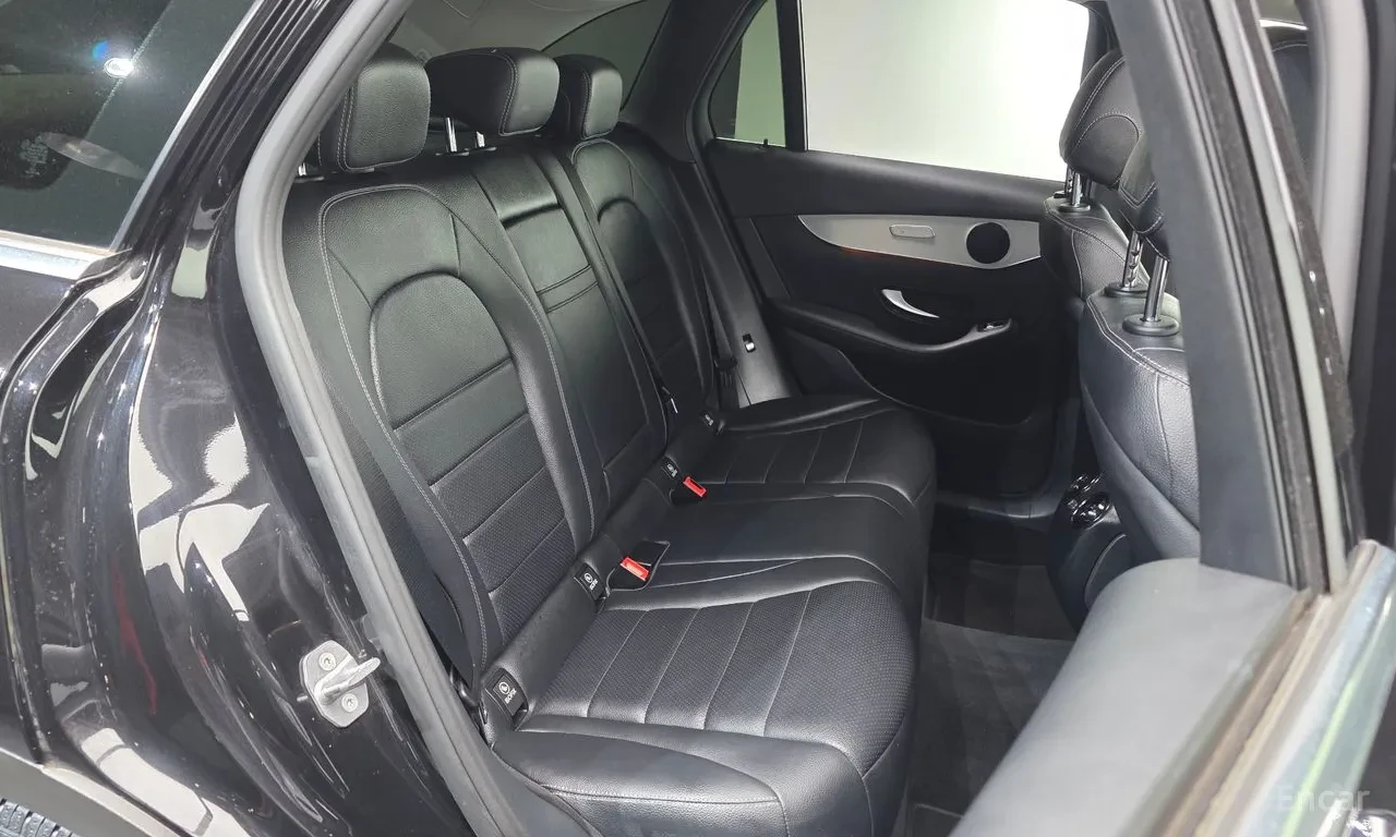 Mercedes-Benz GLC 220 МАЛКО КИЛОМЕТРИ/ОТЛИЧНО СЪСТОЯНИЕ/ЦЕНА ДО БЪЛГАРИЯ, снимка 10 - Автомобили и джипове - 54749843