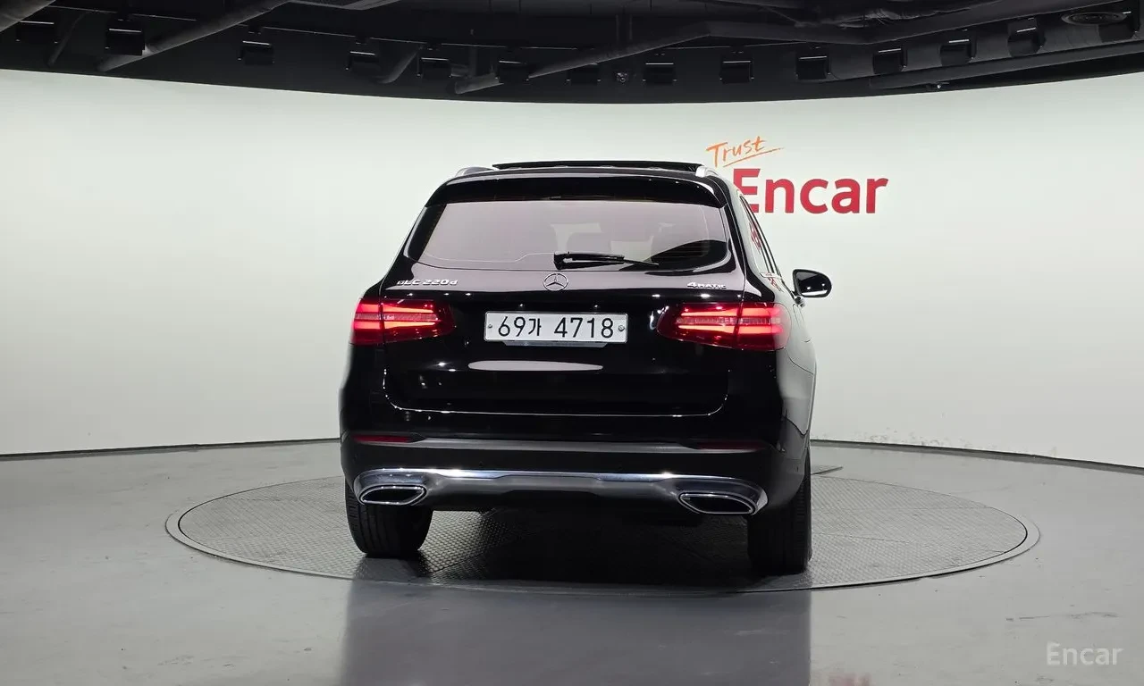 Mercedes-Benz GLC 220 МАЛКО КИЛОМЕТРИ/ОТЛИЧНО СЪСТОЯНИЕ/ЦЕНА ДО БЪЛГАРИЯ, снимка 4 - Автомобили и джипове - 54749843