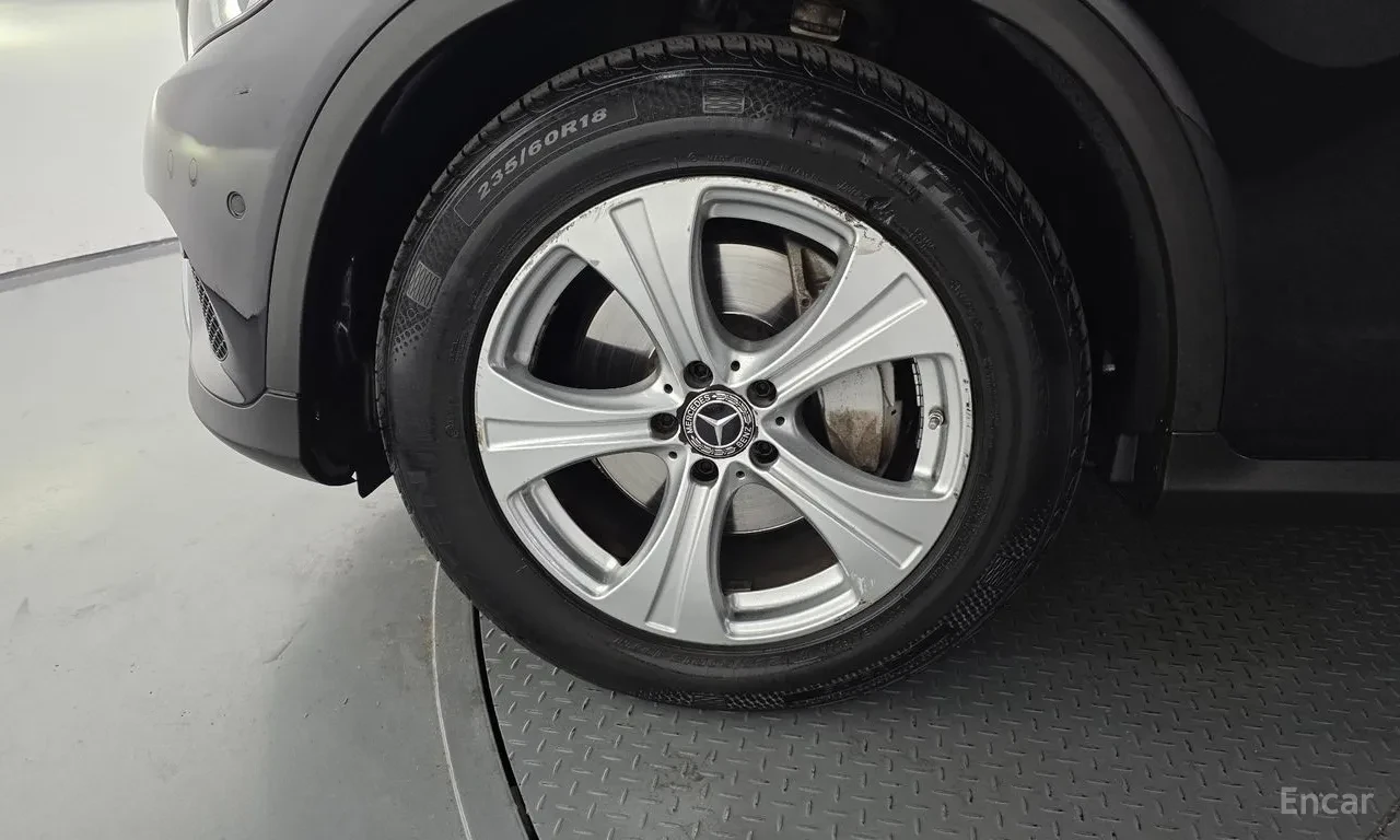 Mercedes-Benz GLC 220 МАЛКО КИЛОМЕТРИ/ОТЛИЧНО СЪСТОЯНИЕ/ЦЕНА ДО БЪЛГАРИЯ, снимка 5 - Автомобили и джипове - 54749843