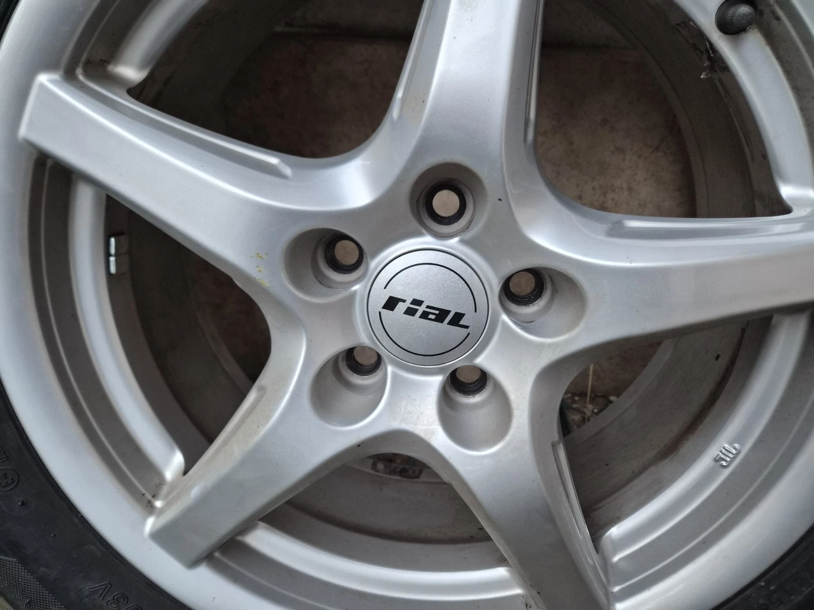    235/55R17  Ford Kuga | Mobile.bg   4