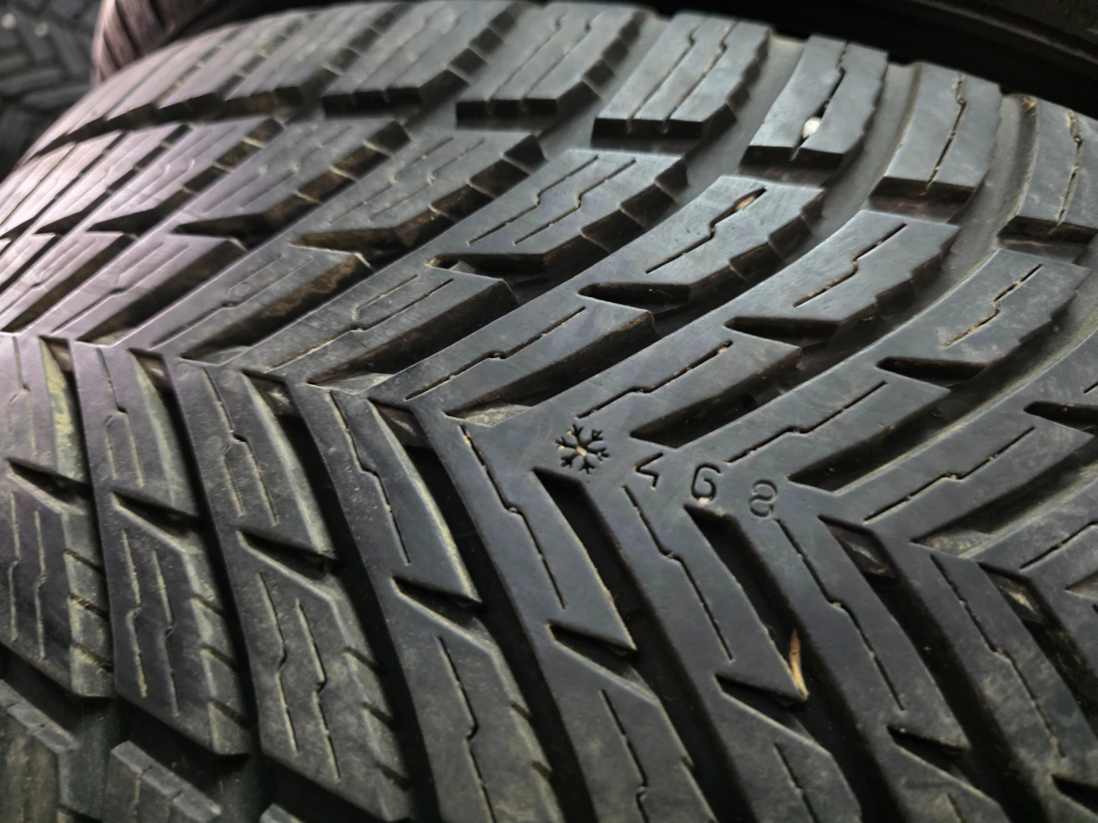 Гуми Всесезонни 225/55R16, снимка 5 - Гуми и джанти - 53965819