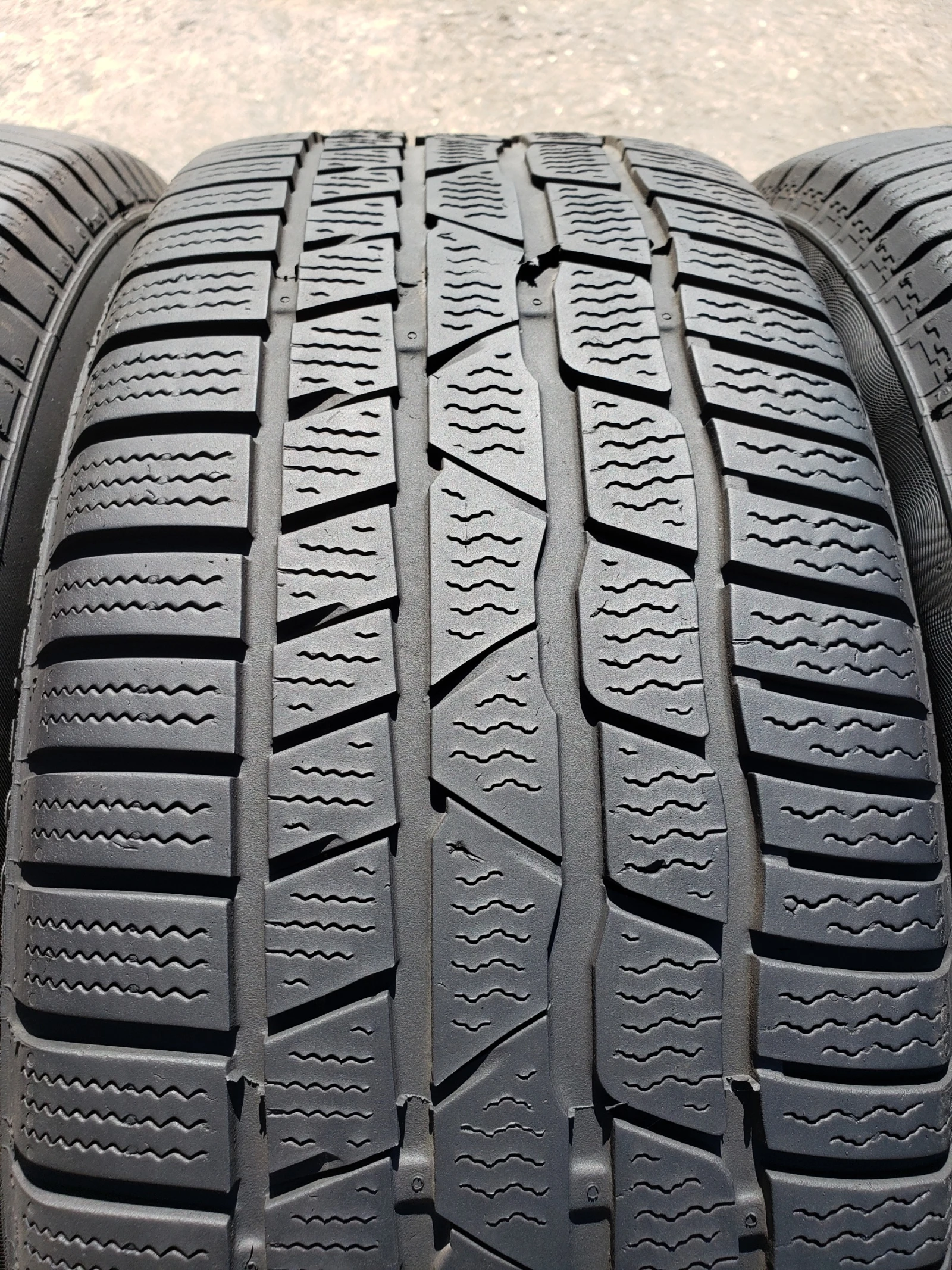 Гуми Зимни 225/55R16, снимка 3 - Гуми и джанти - 55989765
