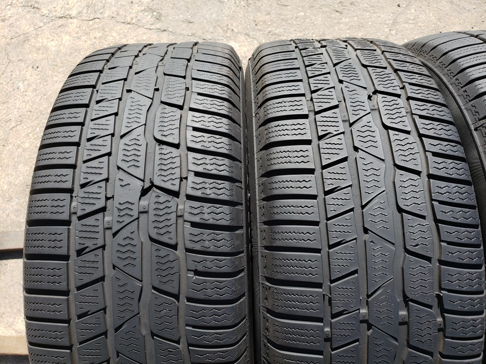 Гуми Зимни 225/55R16, снимка 4 - Гуми и джанти - 55989765