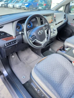Toyota Sienna, снимка 12