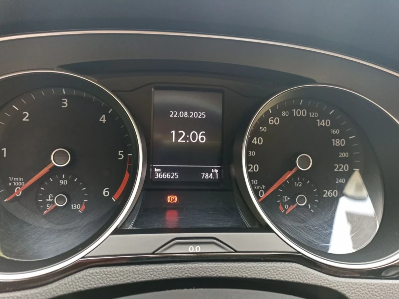 VW Passat 2.0 TDI 150ks, снимка 8 - Автомобили и джипове - 52291687