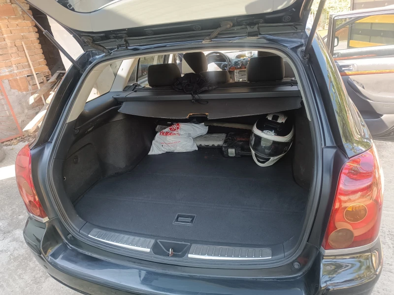 Toyota Avensis, снимка 17 - Автомобили и джипове - 52976537