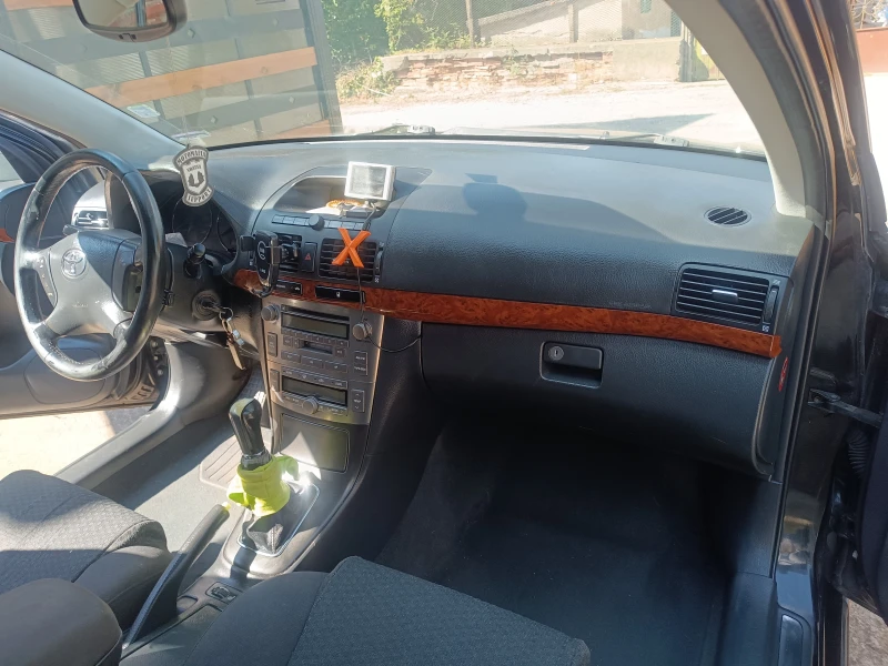 Toyota Avensis, снимка 16 - Автомобили и джипове - 52976537