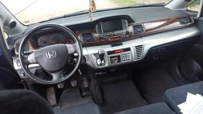 Honda Fr-v 2.0, снимка 5 - Автомобили и джипове - 47390575