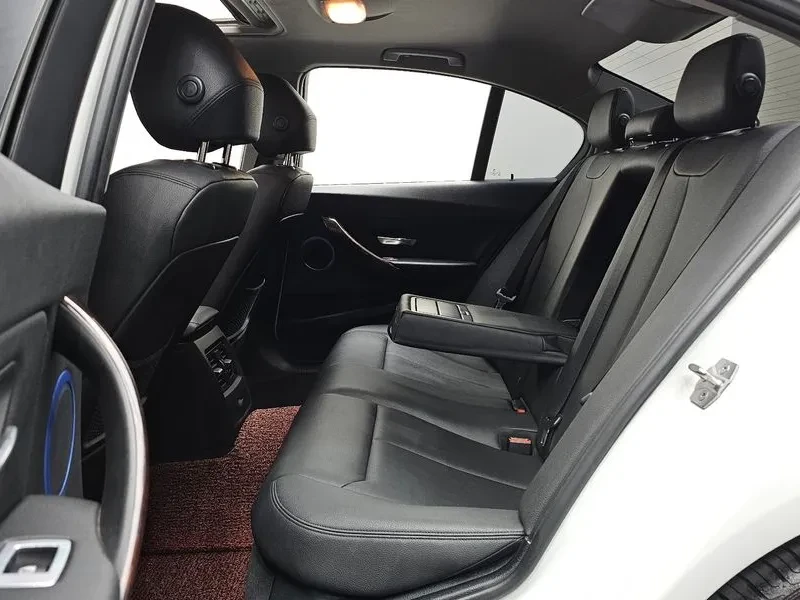 BMW 320 d - САМО 30% АВАНС, снимка 12 - Автомобили и джипове - 56016326