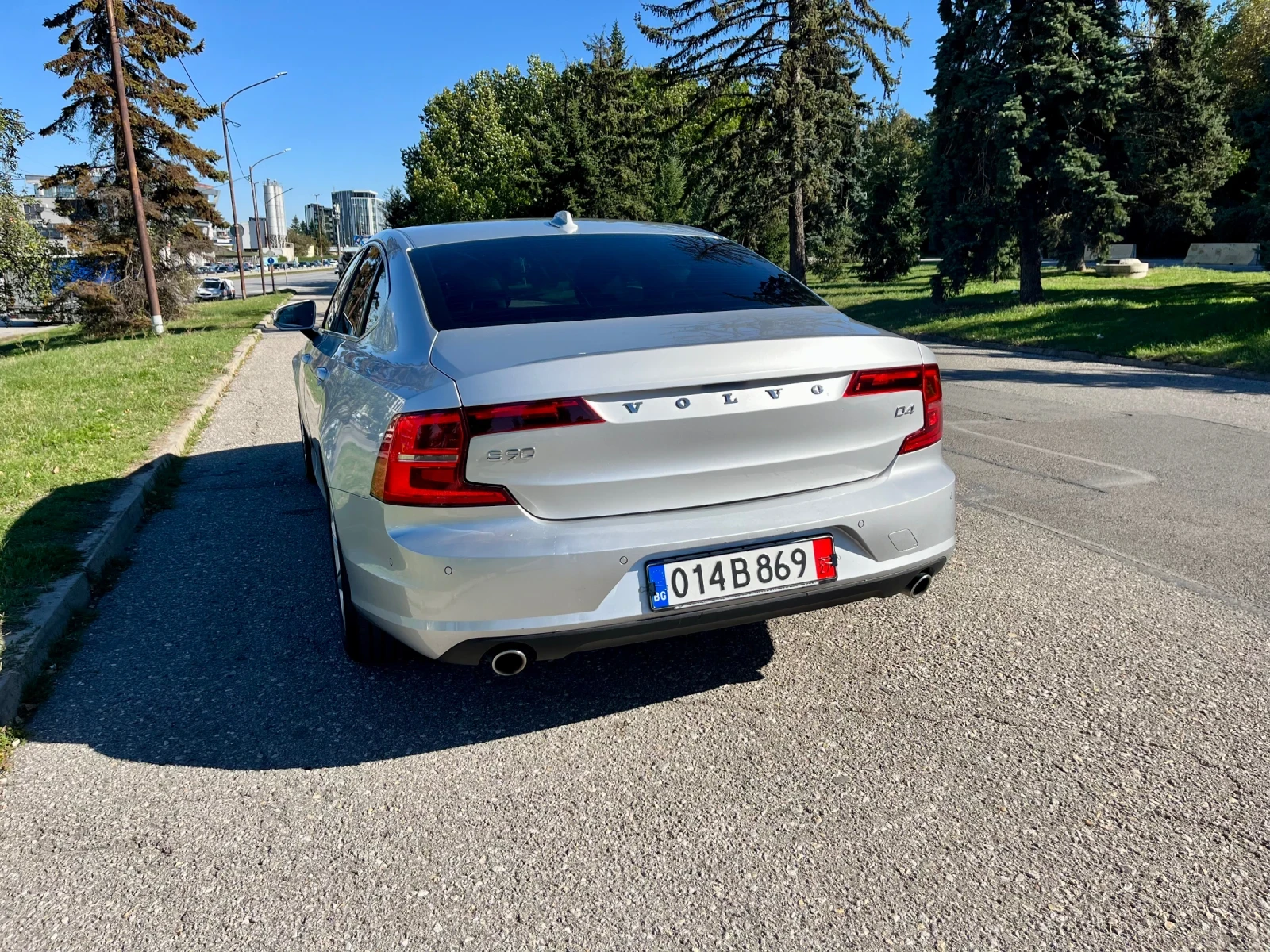 Volvo S90 D4 Momentum - изображение 2