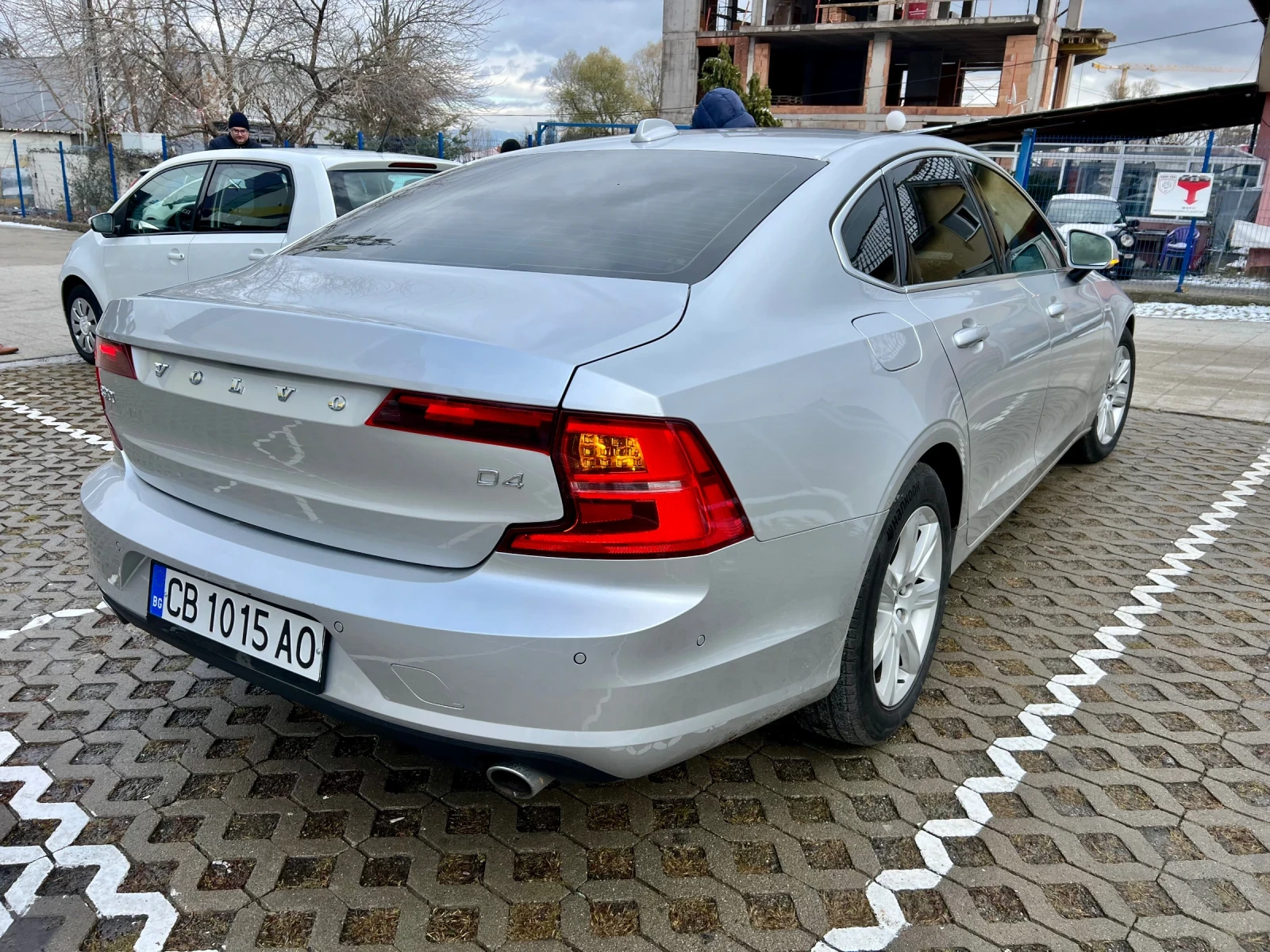 Volvo S90 D4 Momentum - изображение 3