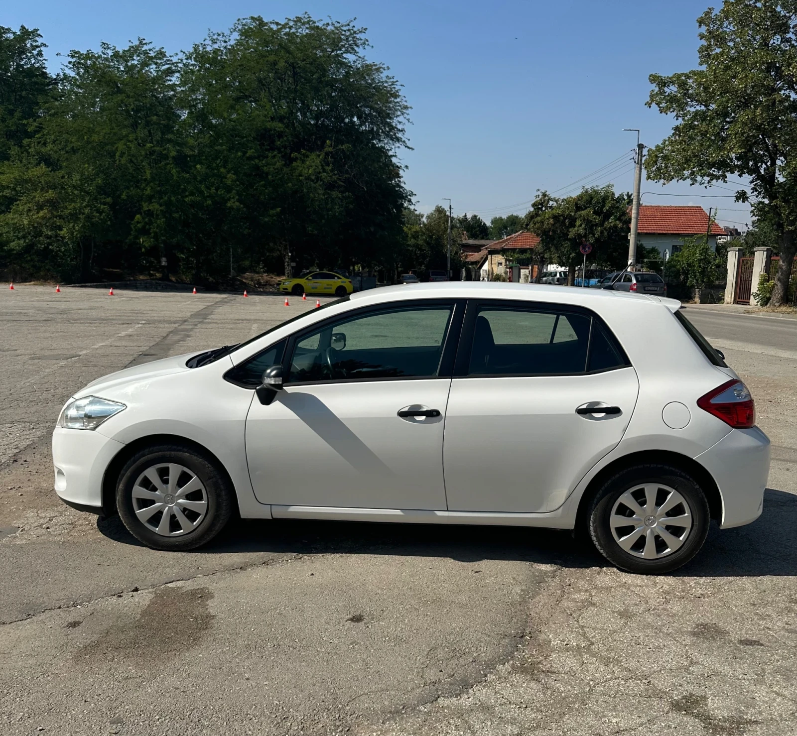 Toyota Auris 1.33 VVT-I 99kc 6 скорости - изображение 7