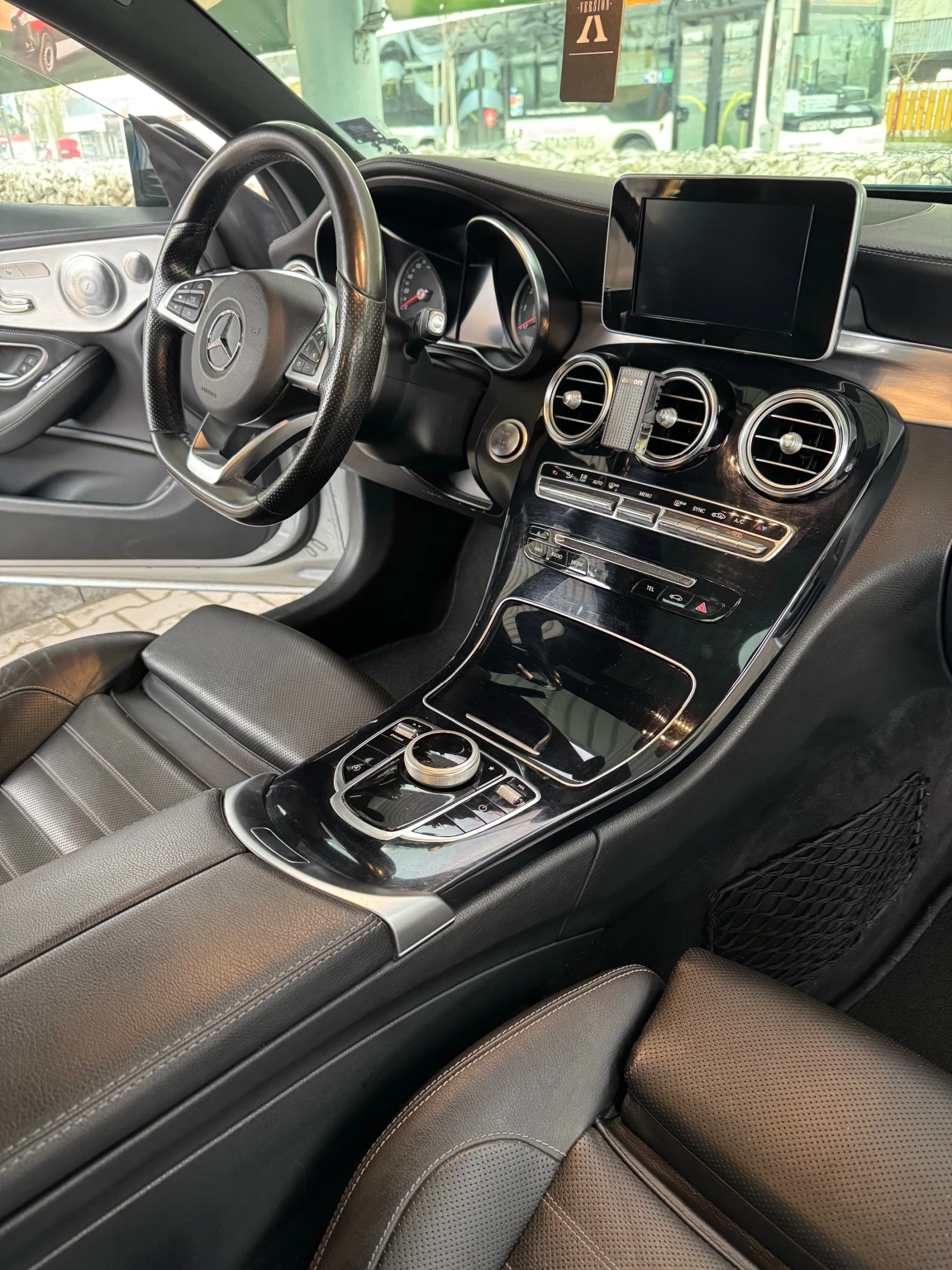 Mercedes-Benz C 300  - изображение 4