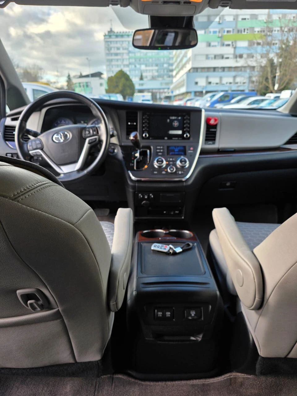 Toyota Sienna, снимка 17 - Автомобили и джипове - 53718389