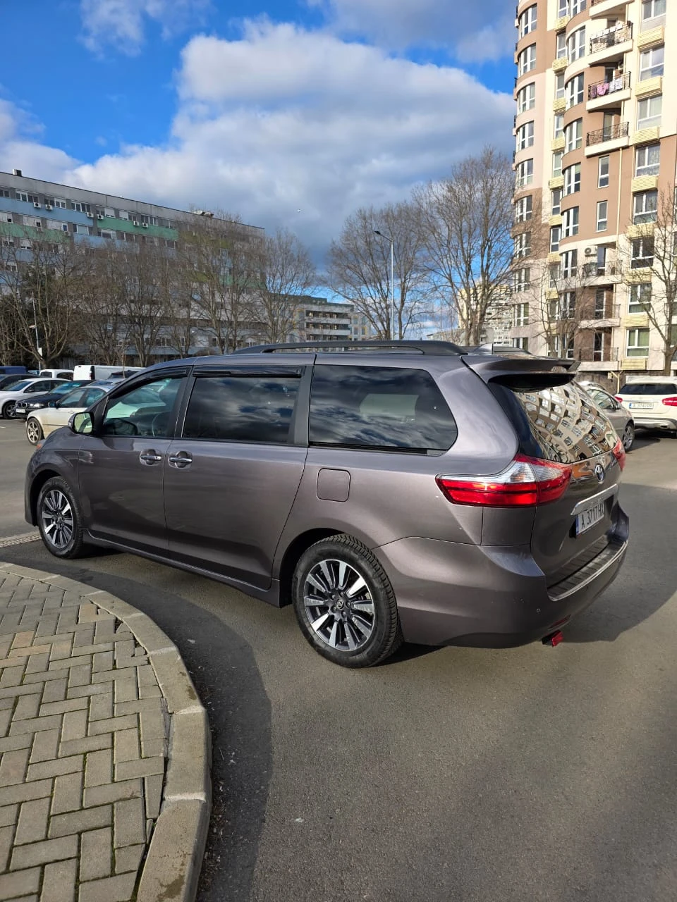 Toyota Sienna, снимка 3 - Автомобили и джипове - 53718389