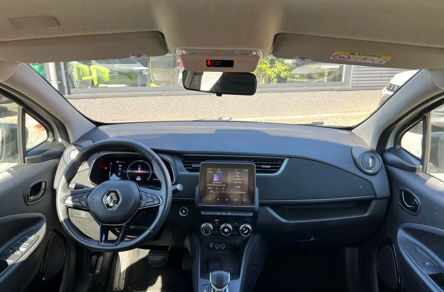 Renault Zoe Life ZE50 /110HP/SOH-93%/Гаранция/CARPLAY, снимка 9 - Автомобили и джипове - 54870396
