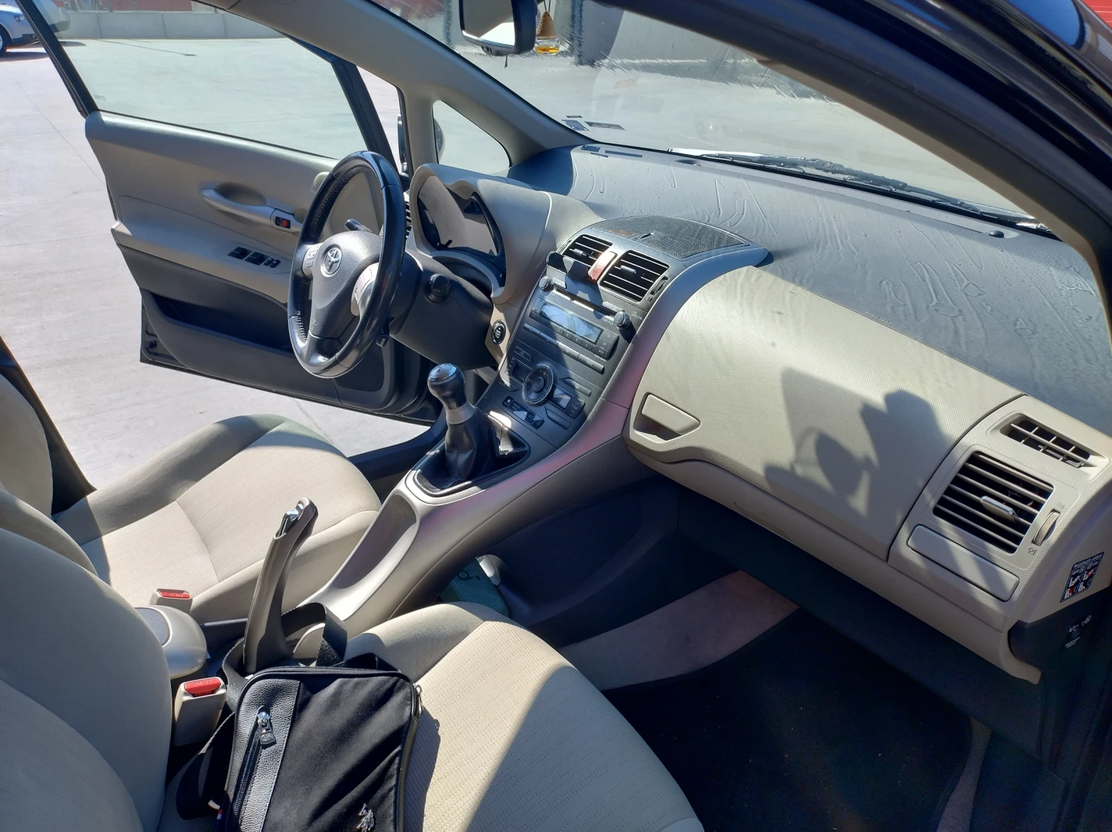 Toyota Auris, снимка 12 - Автомобили и джипове - 55013406