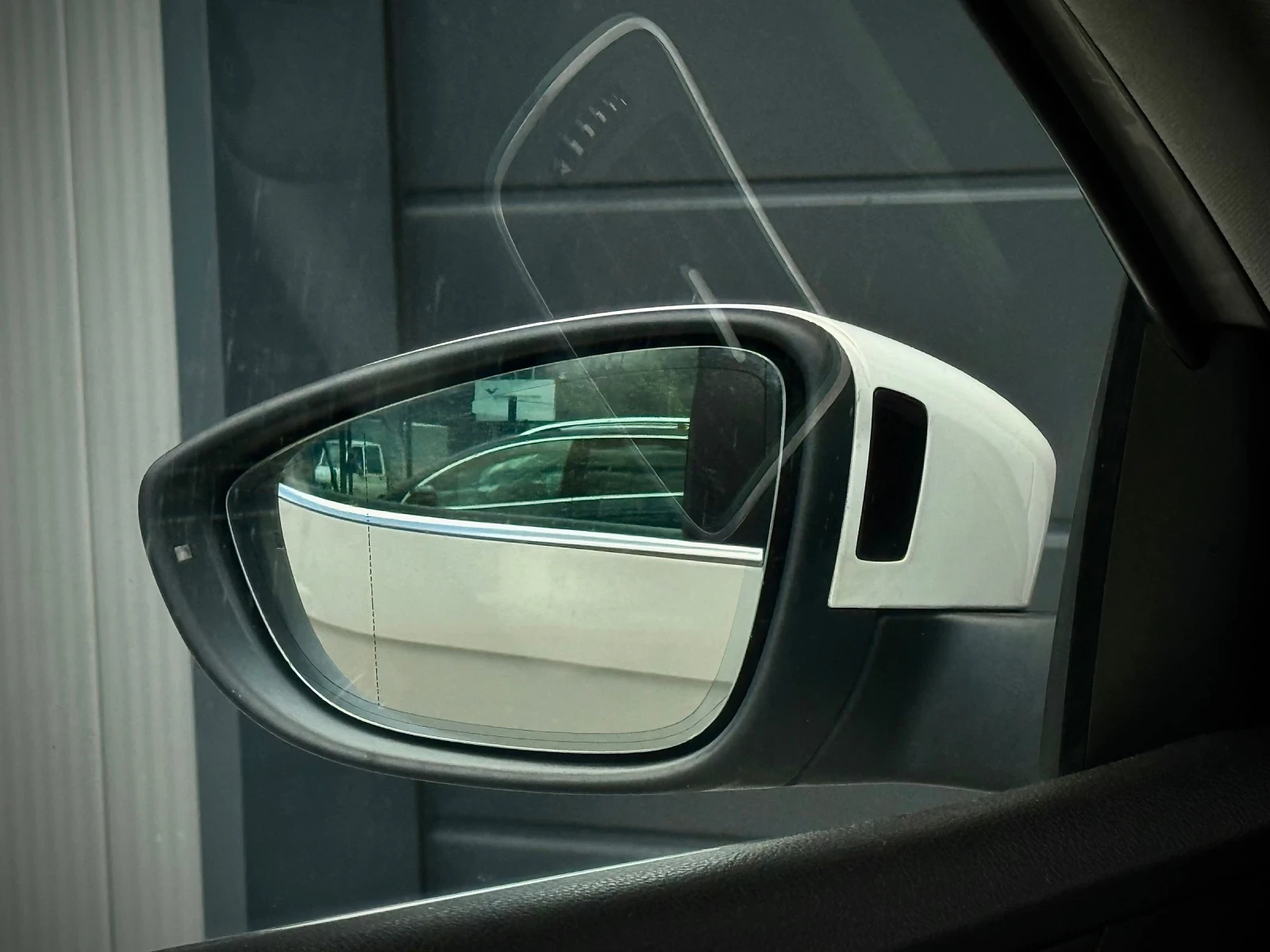VW Passat 2.0TDI * LED* CAMERA* SideAssist* NAVI* , снимка 12 - Автомобили и джипове - 55280450