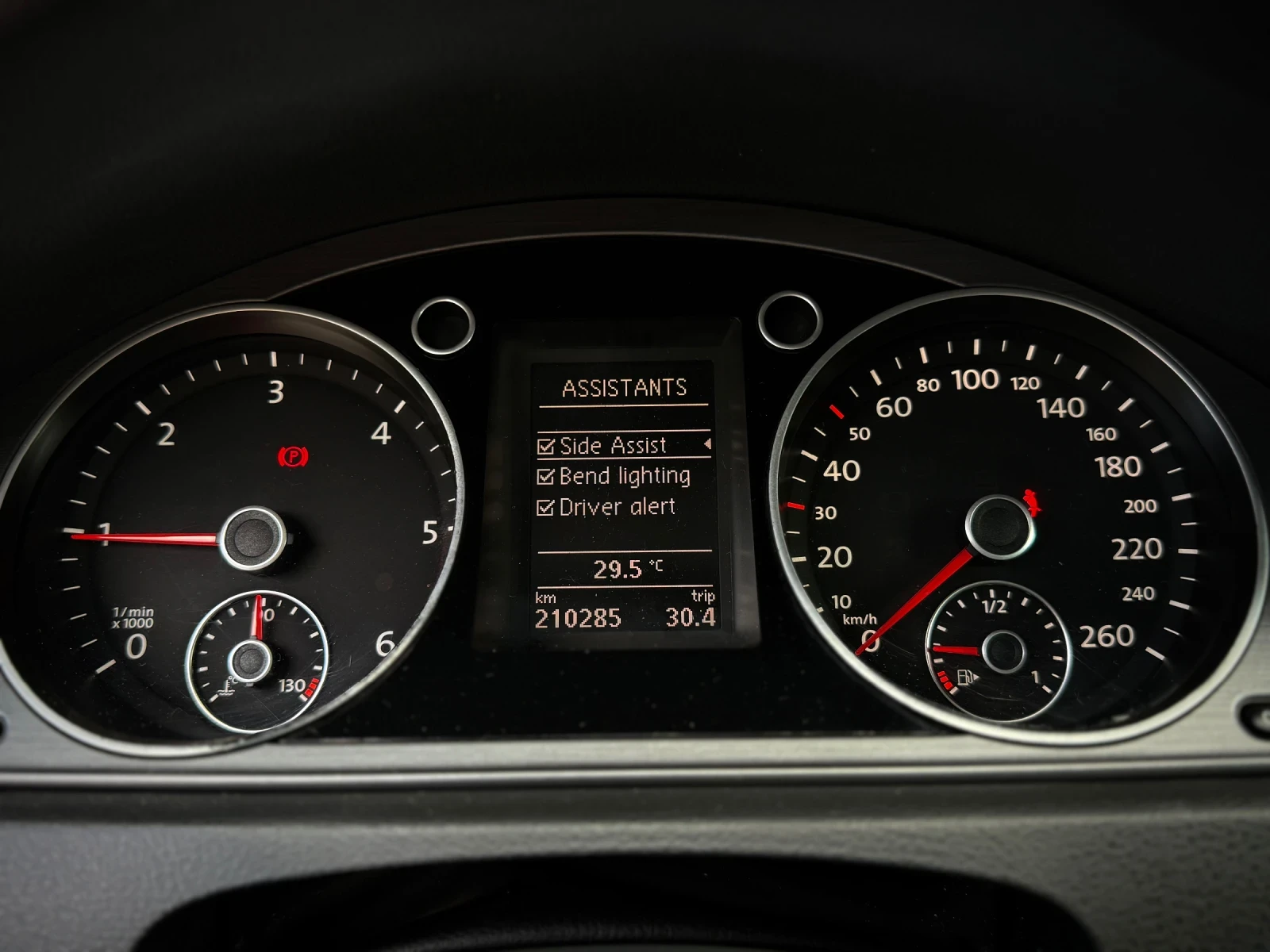 VW Passat 2.0TDI * LED* CAMERA* SideAssist* NAVI* , снимка 14 - Автомобили и джипове - 55280450