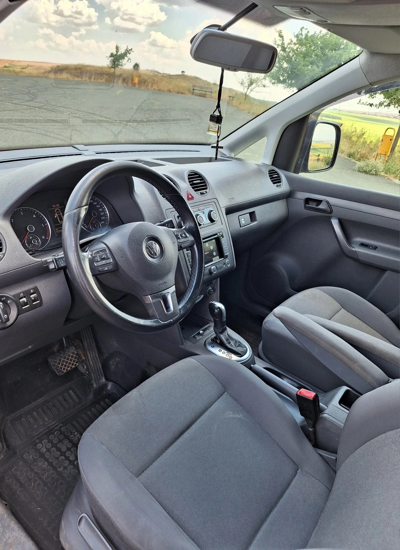 VW Caddy 2.0 TDI 103 к.с. Automatic, снимка 10 - Автомобили и джипове - 55324457