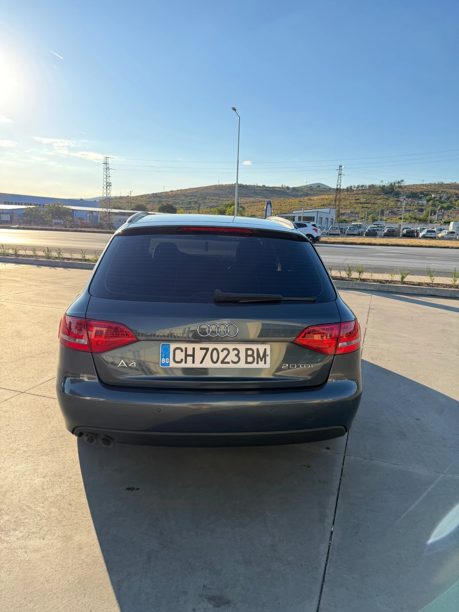Audi A4 2.0 TDI, снимка 4 - Автомобили и джипове - 56004744