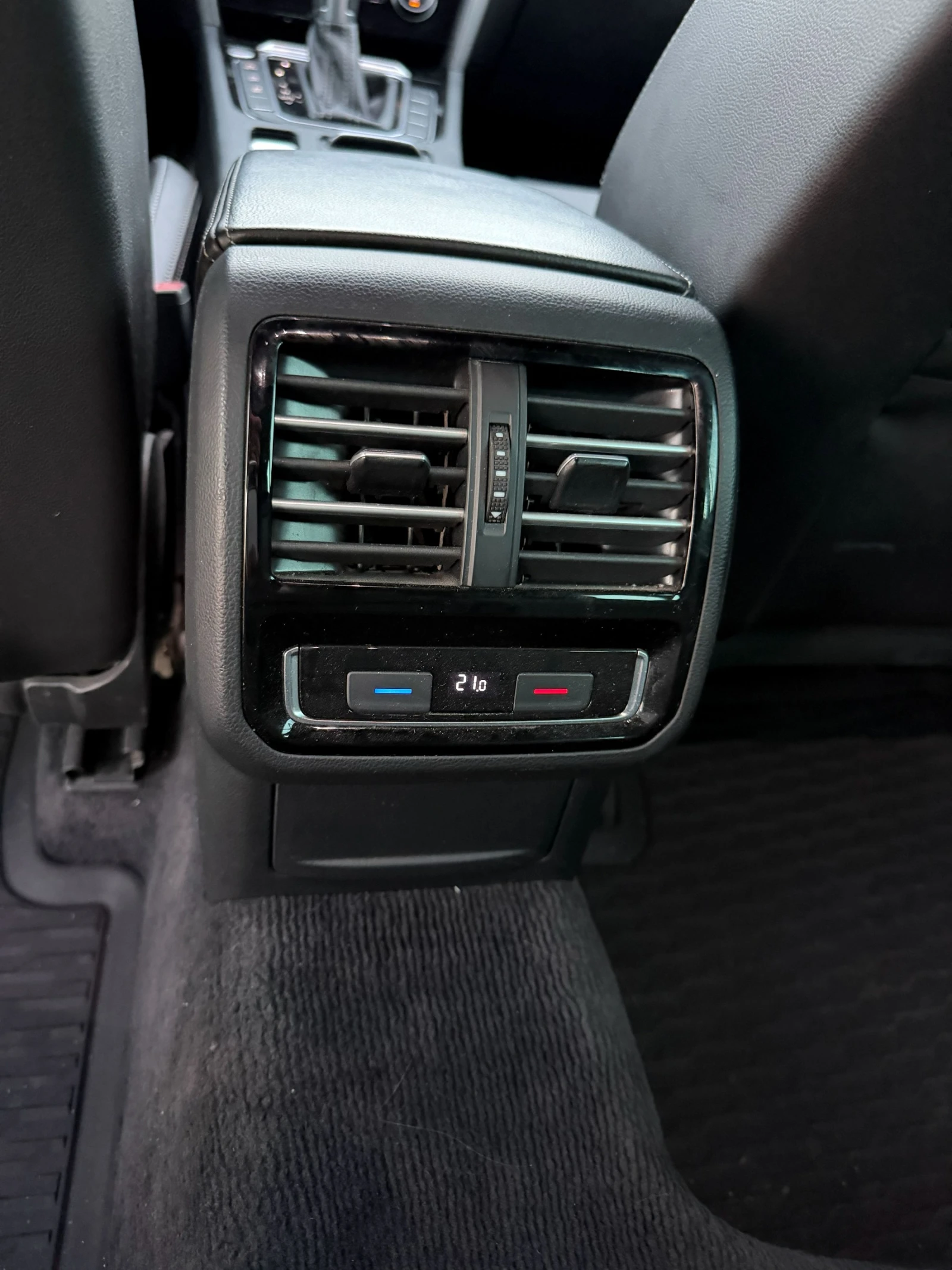 VW Passat 2.0 Bi-TDI 239hp R Line 4 motion DSG7, снимка 9 - Автомобили и джипове - 55973540