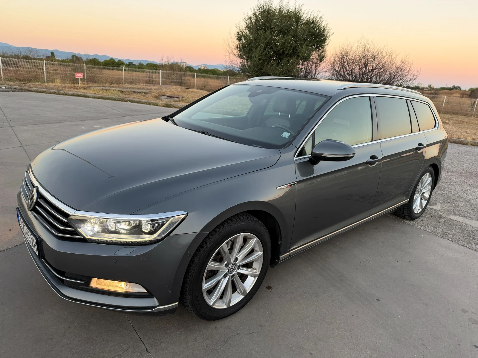 VW Passat 2.0 Bi-TDI 239hp R Line 4 motion DSG7, снимка 2 - Автомобили и джипове - 55973540