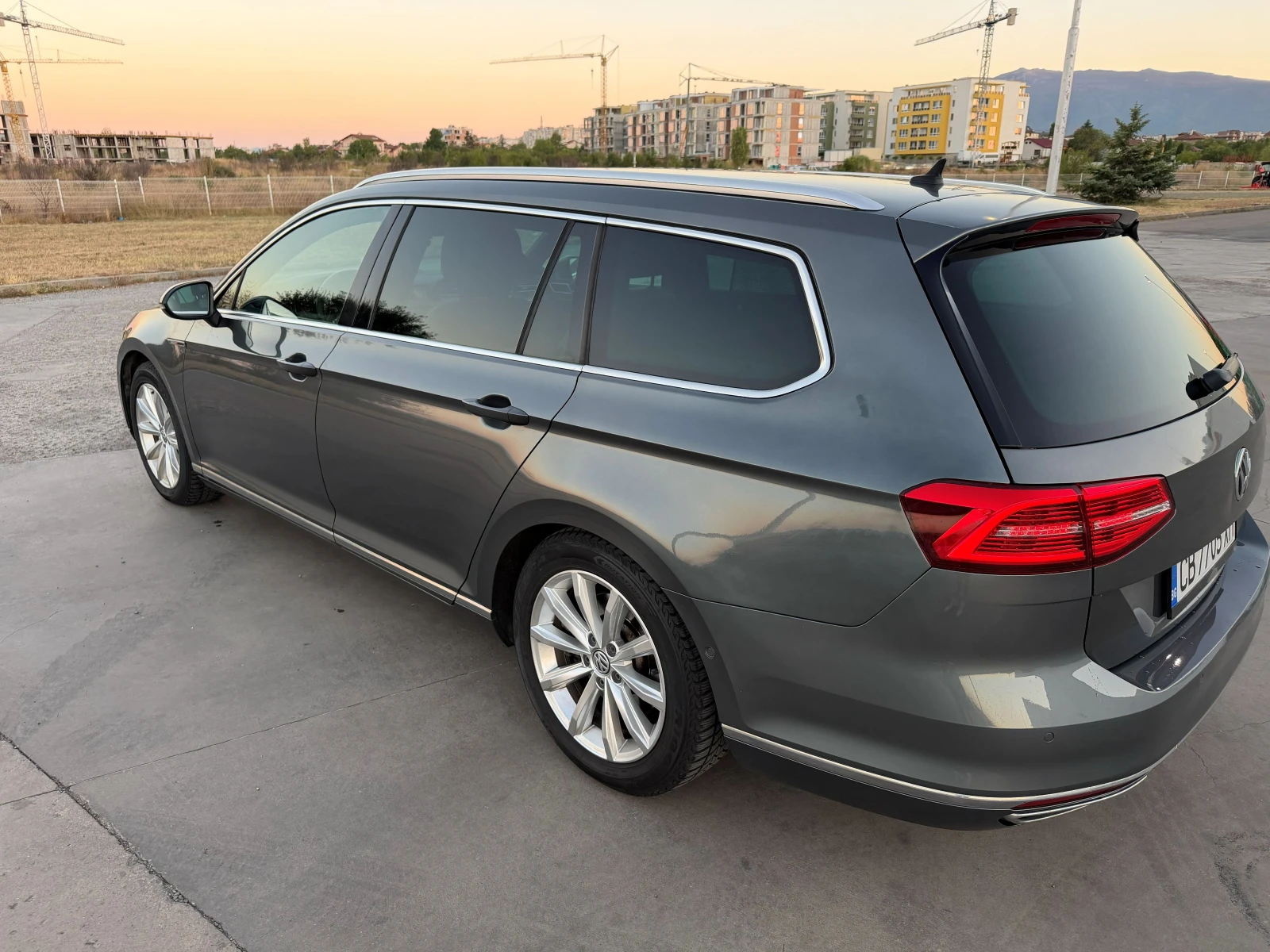 VW Passat 2.0 Bi-TDI 239hp R Line 4 motion DSG7, снимка 6 - Автомобили и джипове - 55973540