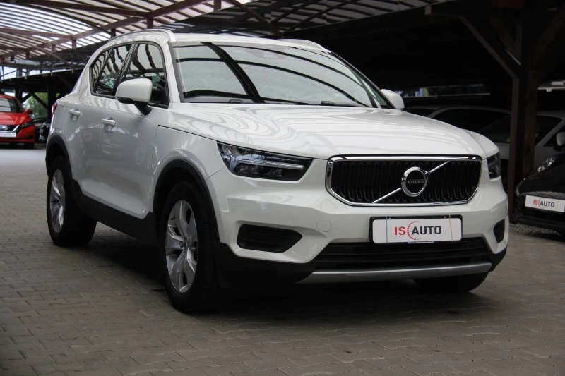 Volvo XC40 D4/AWD/Momentum, снимка 3 - Автомобили и джипове - 40319921