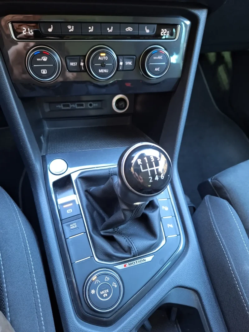 VW Tiguan, снимка 9 - Автомобили и джипове - 53077475