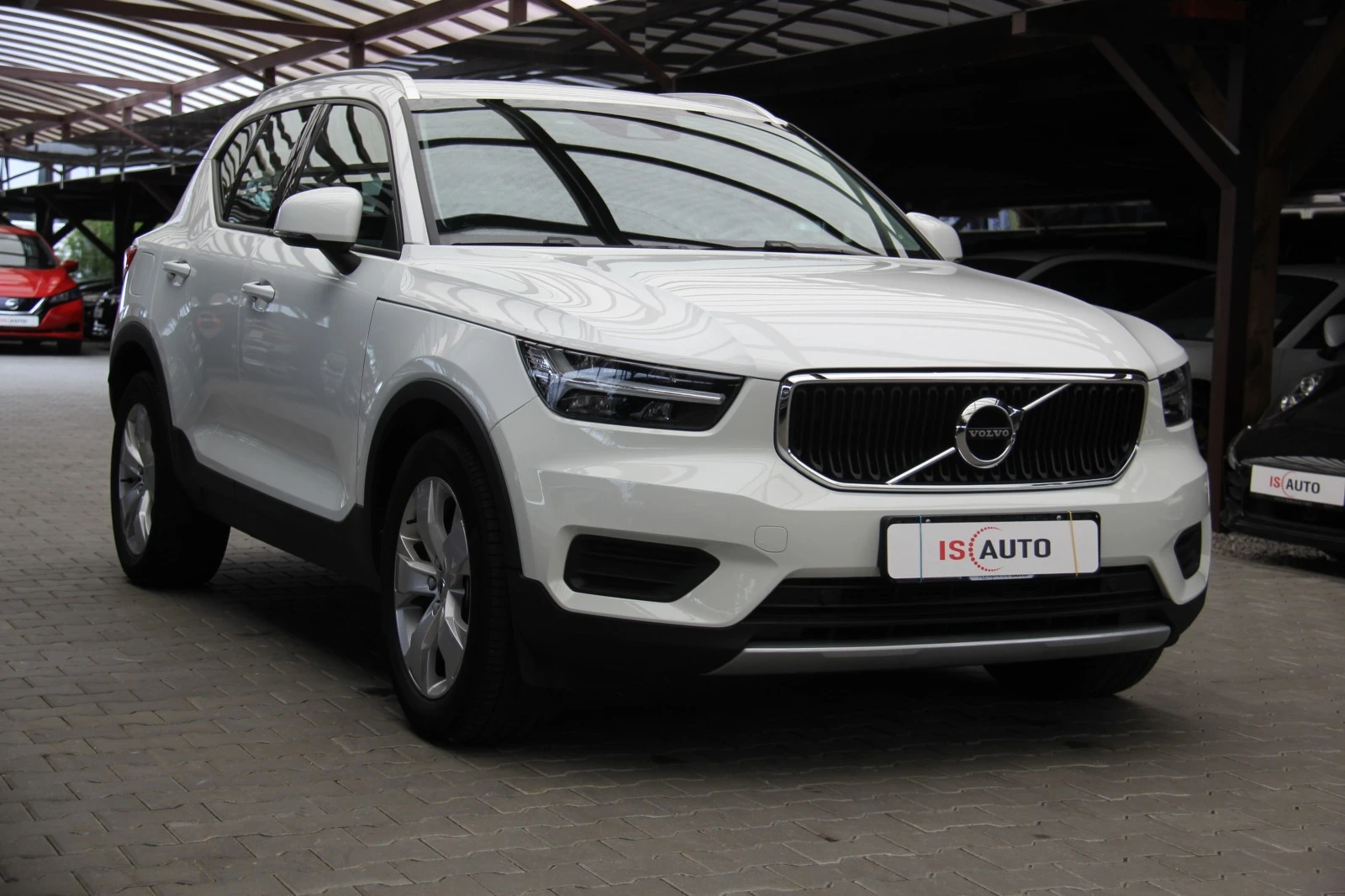 Volvo XC40 D4/AWD/Momentum - изображение 3