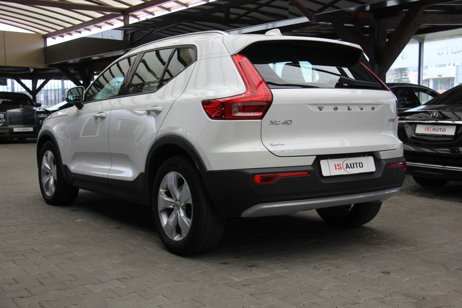 Volvo XC40 D4/AWD/Momentum - изображение 6