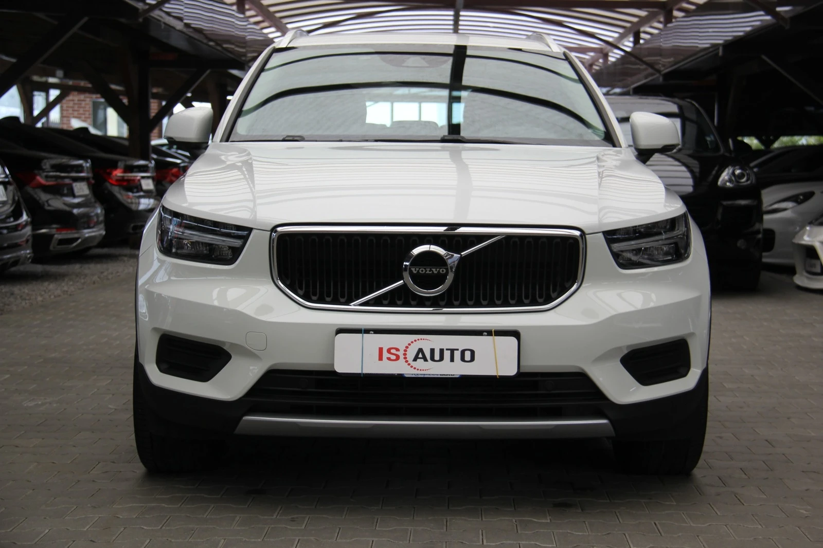 Volvo XC40 D4/AWD/Momentum - изображение 2