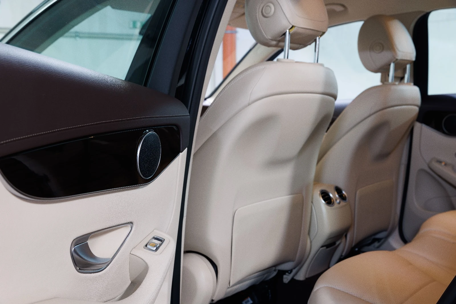 Mercedes-Benz GLC 300 E Hybrid, снимка 12 - Автомобили и джипове - 55557048