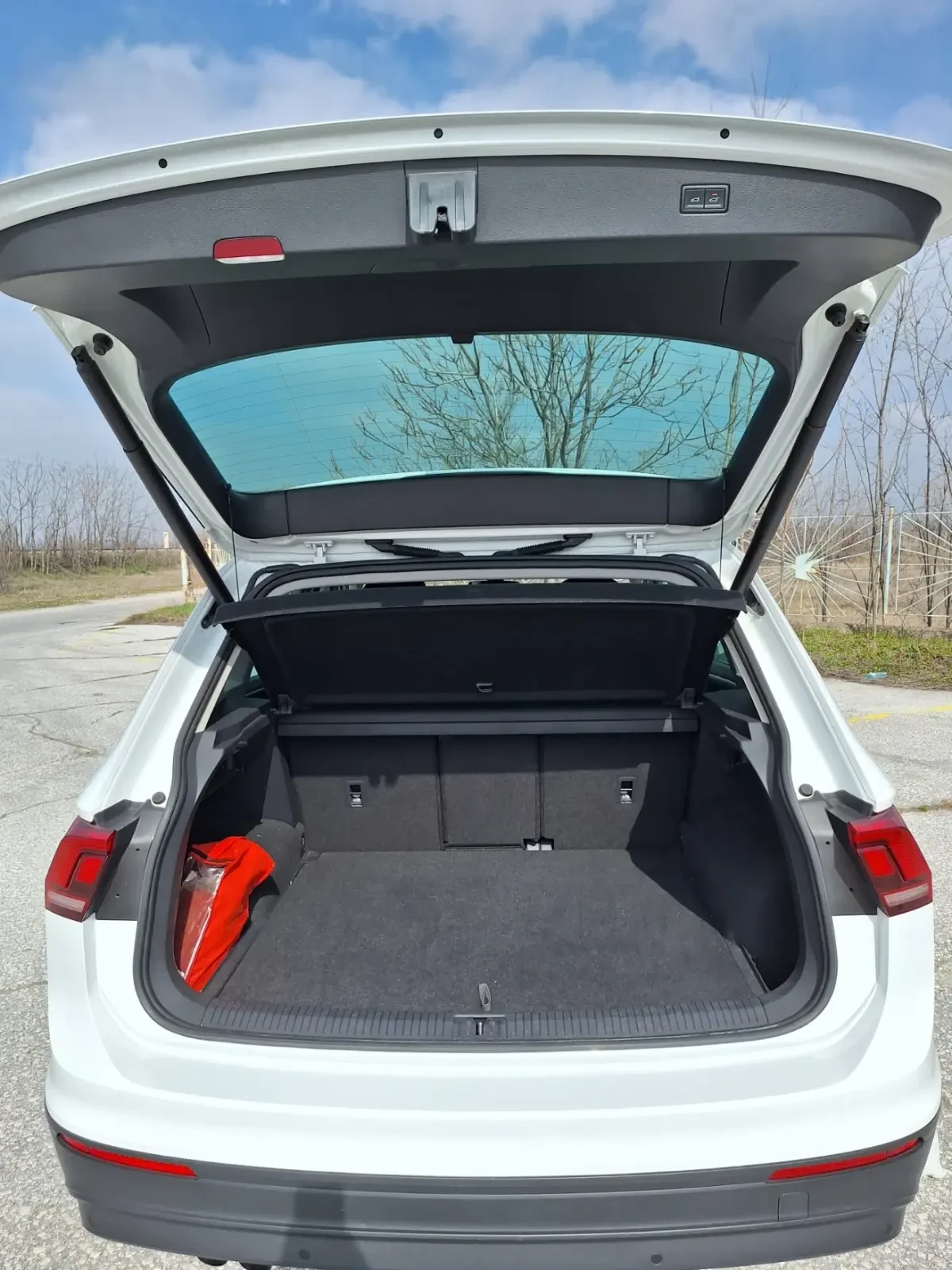 VW Tiguan, снимка 14 - Автомобили и джипове - 53077475