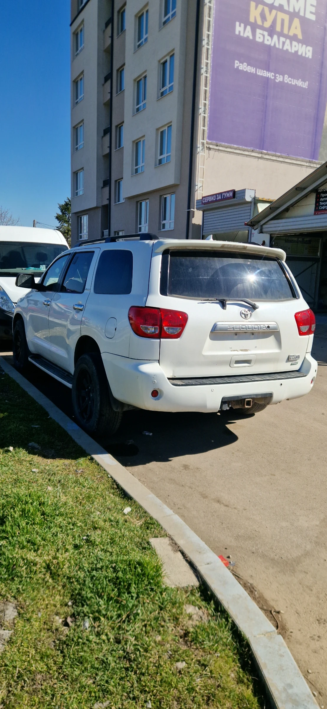 Toyota Sequoia Platinum 4x4 - изображение 7