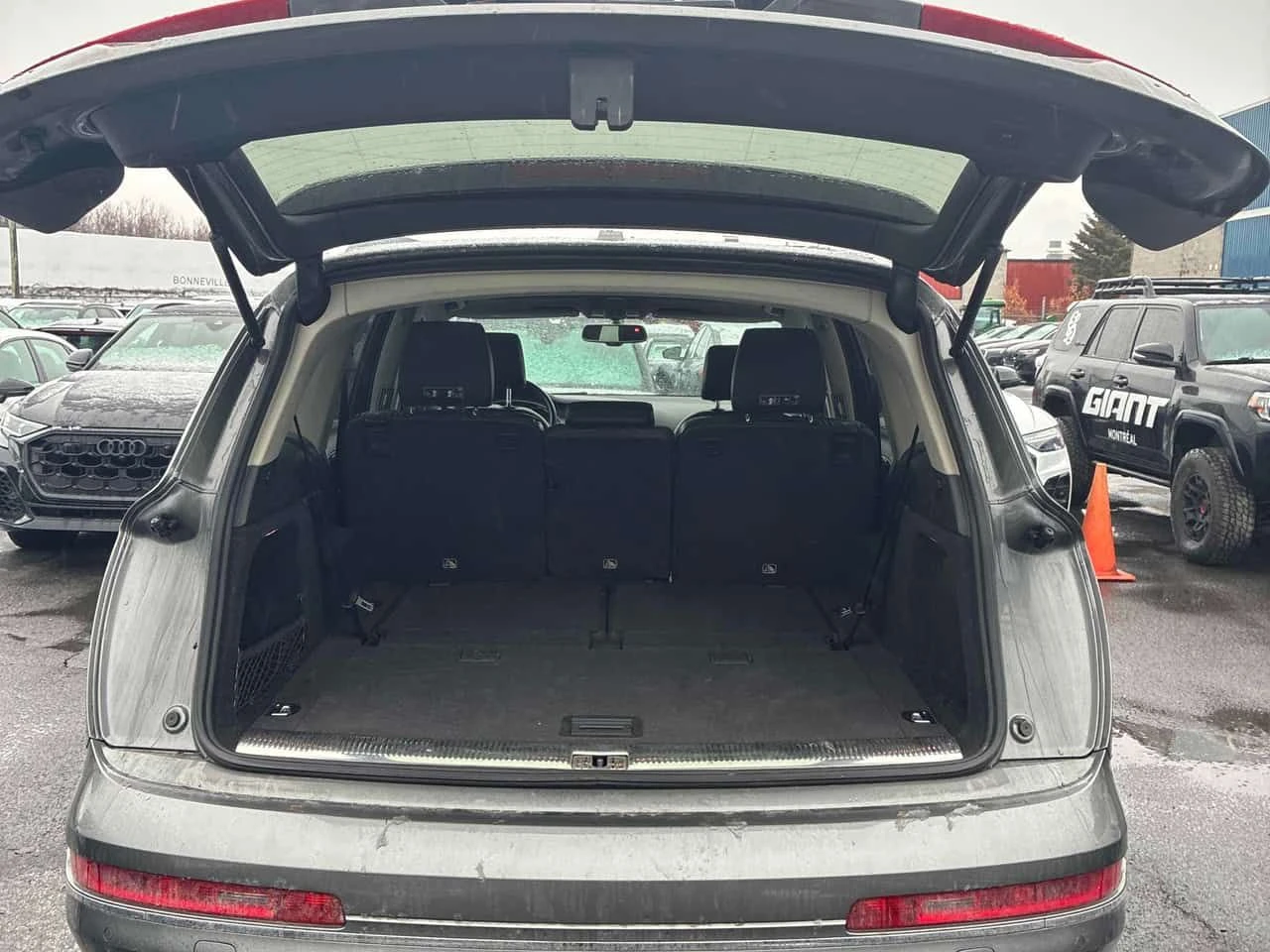 Audi Q7 * 3.0T Technik * CARFAX * ЦЕНА ДО БГ, снимка 6 - Автомобили и джипове - 54044340