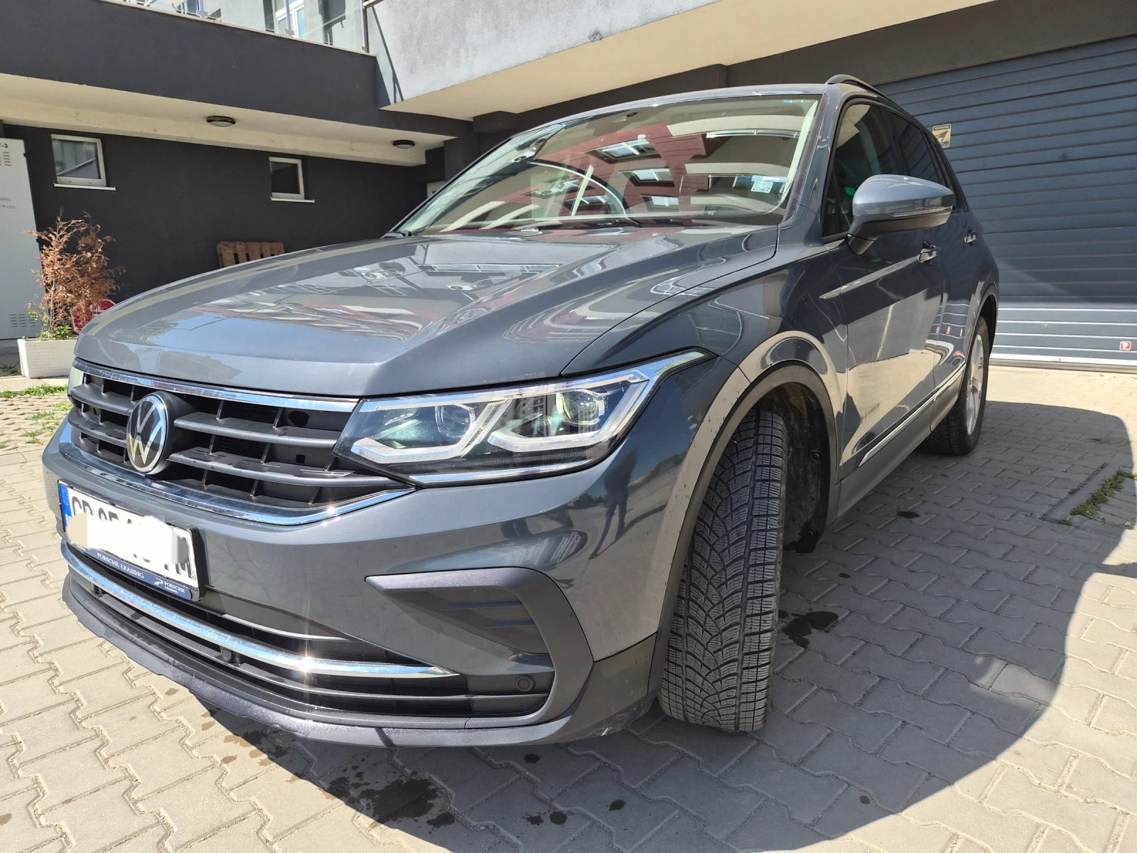 VW Tiguan Фабрична Гаранция-4х4-2.0TDI-А/Т, снимка 8 - Автомобили и джипове - 54440971