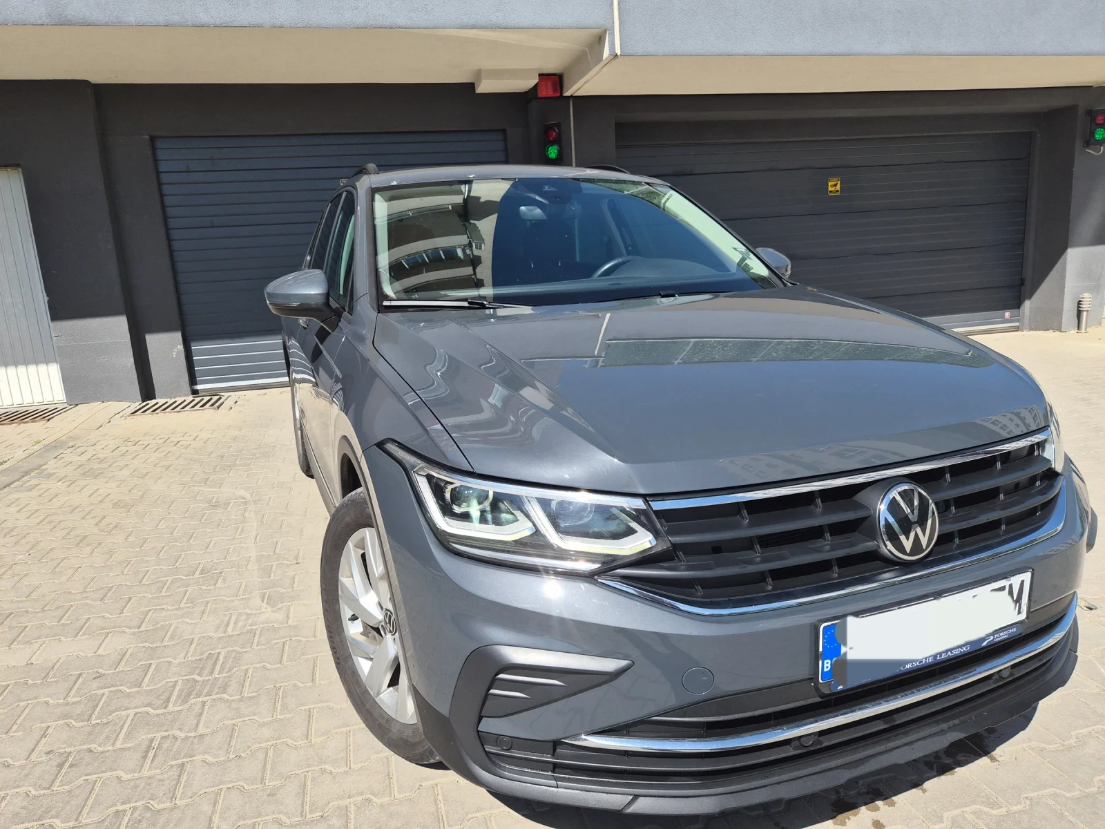 VW Tiguan Фабрична Гаранция-4х4-2.0TDI-А/Т, снимка 9 - Автомобили и джипове - 54440971