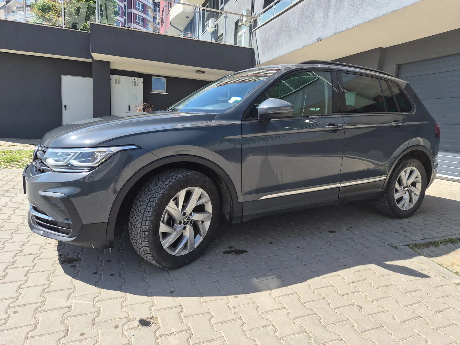 VW Tiguan Фабрична Гаранция-4х4-2.0TDI-А/Т, снимка 5 - Автомобили и джипове - 54440971