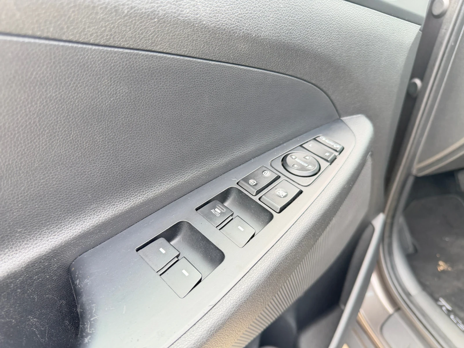 Hyundai Tucson Панорама, автомат, камера, нави, подгрев, снимка 13 - Автомобили и джипове - 55211559